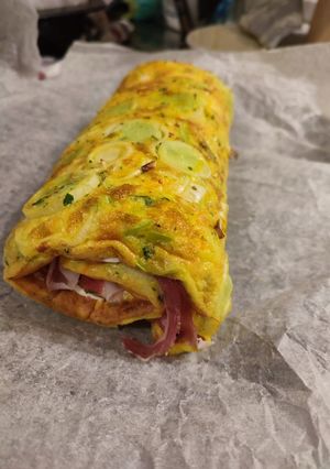 Foto di Rotolo di frittata (al forno) farcito con formaggio e lardo