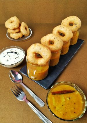A picture of Medu Vada.