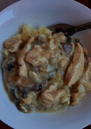 Una foto de Pollo con champiñón (sin crema)🍗🍄