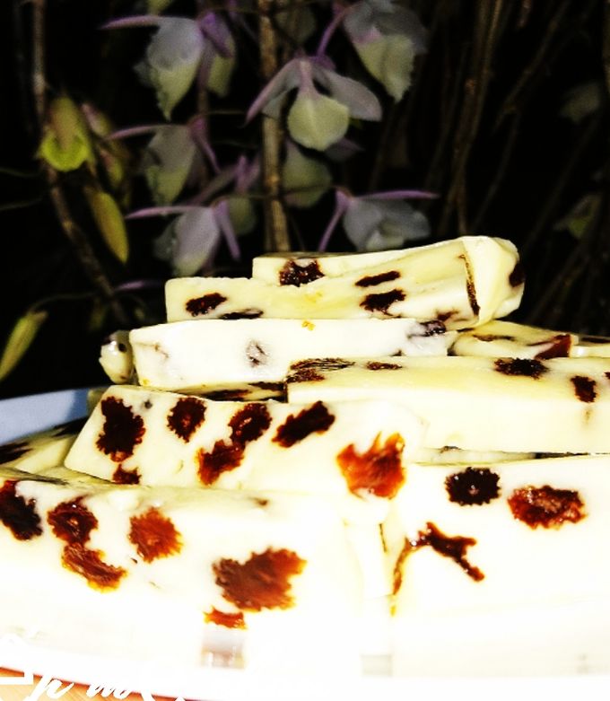 Hình của món Nougat nho khô.