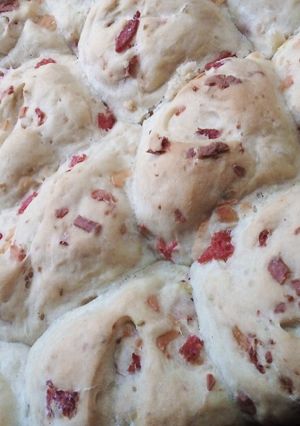 Una foto de Pancitos sabotizados de salame y queso🤤
