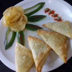 A picture of Qeema samosa.