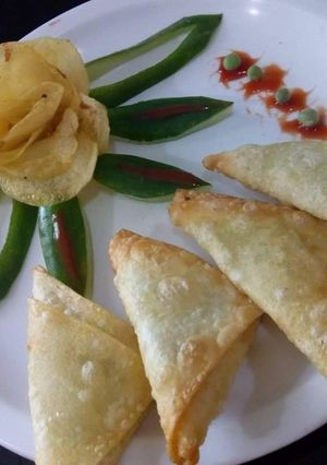 A picture of Qeema samosa.