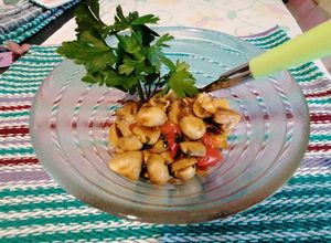 Foto di Champignons trifolati con pomodorino appeso🍅🍄🌱🥩🍞