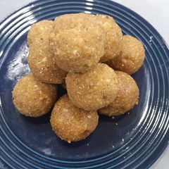 A picture of Sattu Ladoo.