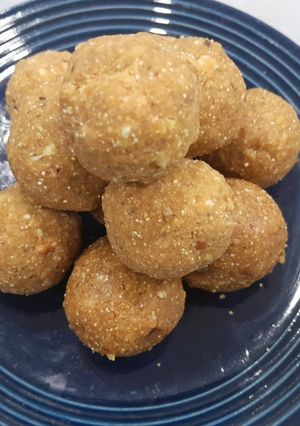A picture of Sattu Ladoo.