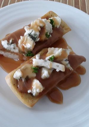 A picture of Sig's Crostini sweet and salty.