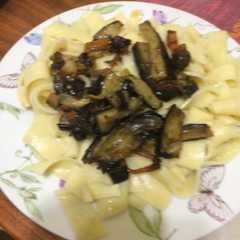 A picture of Tagliateli con berenjenas.