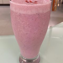 A picture of Strawberry Shake.