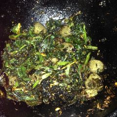 A picture of Crispy moli ke pattay fried.