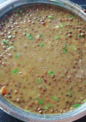 A picture of Daal makhni.