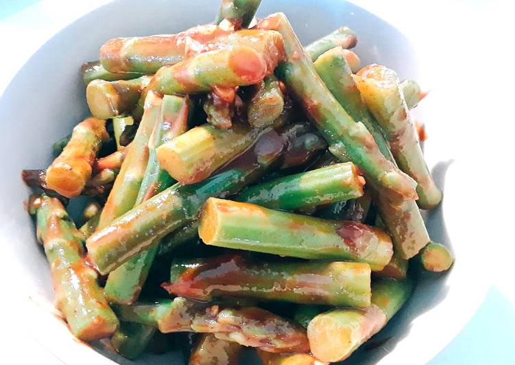 Asparagus with Gochujang Sauce