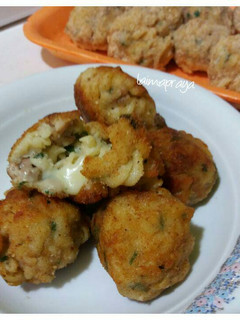 A picture of Macaroni ball with cheese.