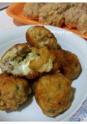 A picture of Macaroni ball with cheese.