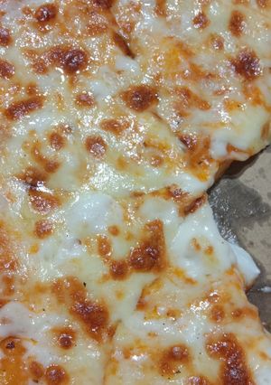 A picture of Cheese Pizza.