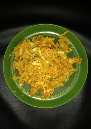 A picture of Cauliflower rice with smoked tofu in vegan sweet-mustard and ajvar sauce.