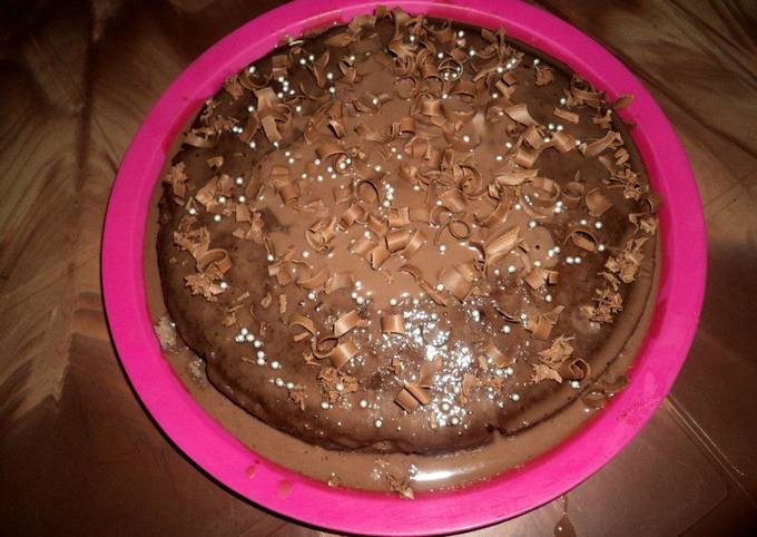 How to Prepare Favorite Chocolate Mud Cake with Chocolate Ganache