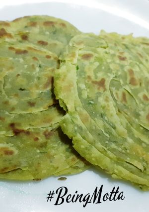 A picture of Spinach Lachha Parathas.