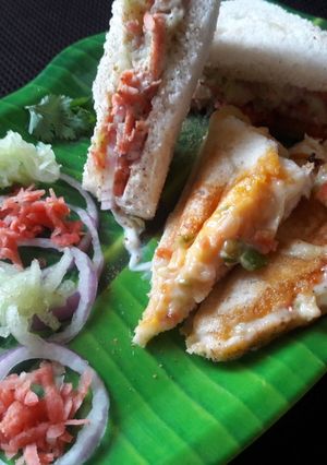 A picture of Veg Sandwich in 2ways.