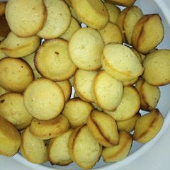 A picture of Vanilla cupcakes.