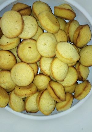 A picture of Vanilla cupcakes.