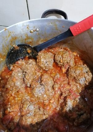 Una foto de ALBÓNDIGAS DE CARNE en salsa de tomates