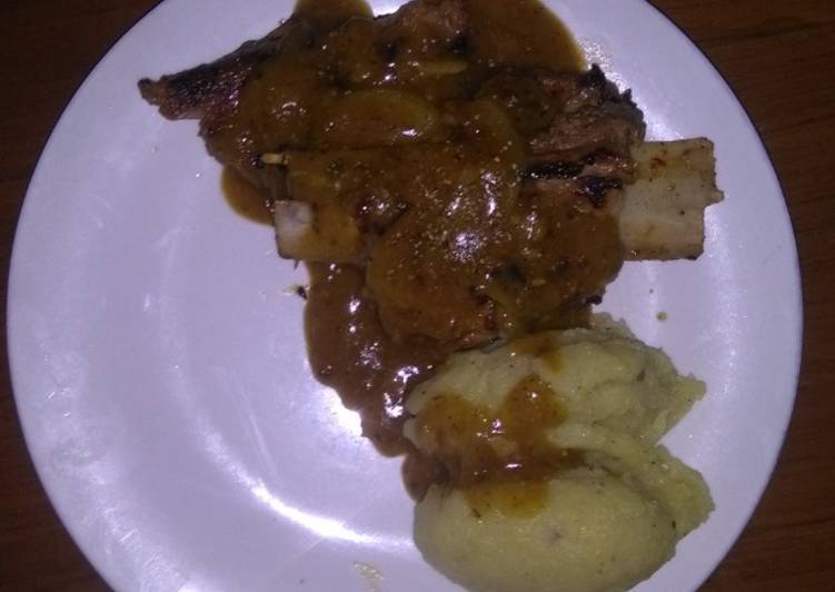 Beef steak  brown sauce with mashed potato