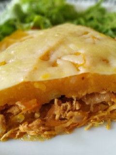 Una foto de Pastel de pollo y puré mixto 😋