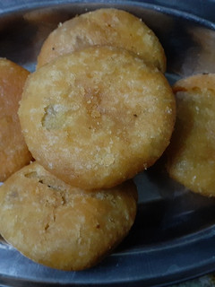 खस्ता कचौड़ी (Khasta Kachori recipe in hindi) रेसिपी मुख्य फोटो