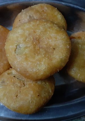 खस्ता कचौड़ी (Khasta Kachori recipe in hindi) रेसिपी मुख्य फोटो