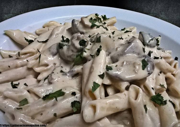 Macarrones con salsa de setas y trufas