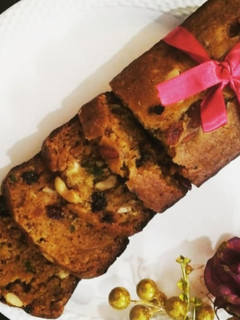 A picture of Plum Cake.