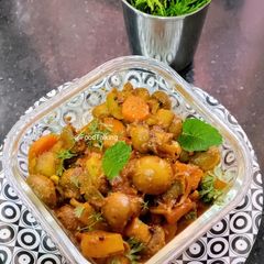 A picture of Mixed Veg And Mushrooms Curry.