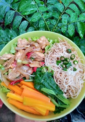 Foto resep BEKAL DIET (Ayam Lada Hitam + Bihun Kecap Asin)