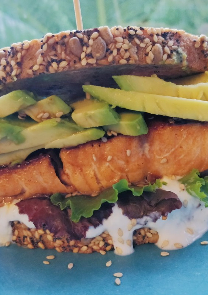 Una foto de Bocadillo de Salmón Teriyaki