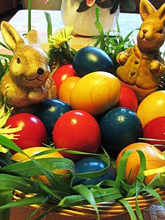 Una foto de Huevos pintados para la Semana Santa