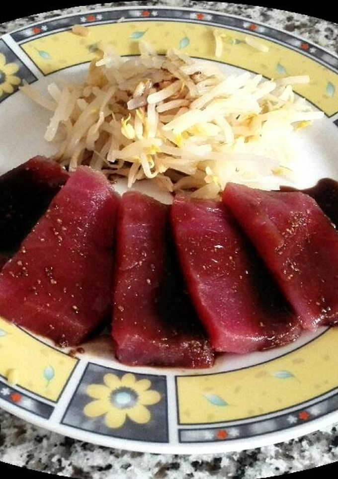Una foto de Atún rojo en salsa de soja