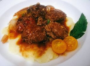 Hình của món Bò băm viên sốt Teriyaki - bánh khoai tây nghiền.