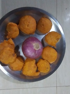 வெங்காயம் பஜ்ஜி / onion bajji reciep in tamil செய்முறை முக்கிய புகைப்படம்