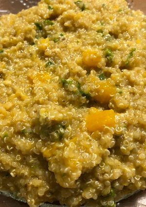 Una foto de Risotto de quinoa, calabaza y kale