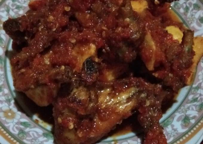 Sayap ayam goreng balado