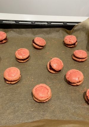 Une photo de Macarons ganache fruits rouges