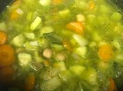 Una foto de caldo de garbanzos