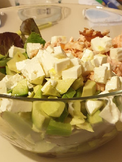 Una foto de Ensalada de salmón y aguacate
