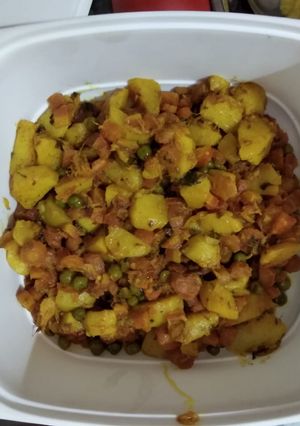 A picture of Aloo Gajar Matar ki sabzi.