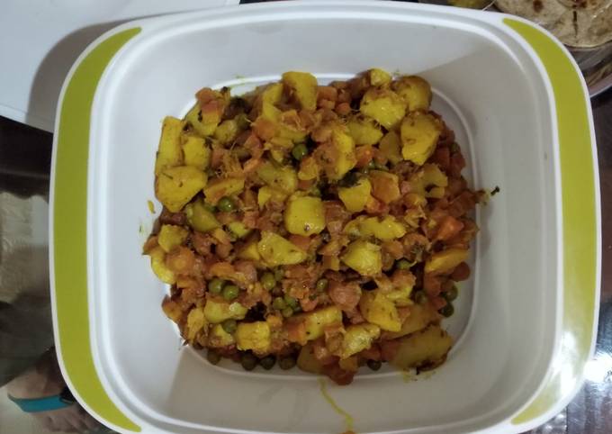 Aloo Gajar Matar ki sabzi