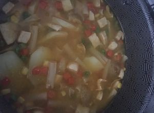 Una foto de Sopa de Pollo con fideos y verduras