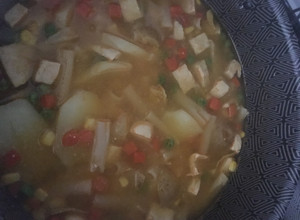 Una foto de Sopa de Pollo con fideos y verduras