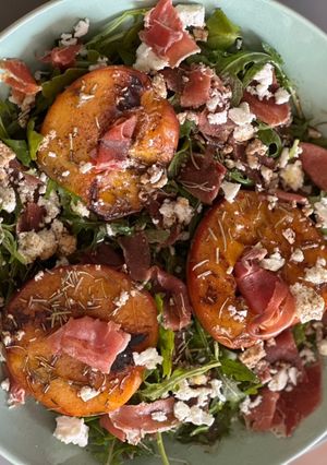 A picture of Peach Salad with Bresaola.