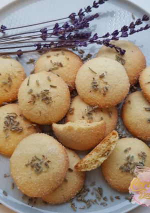 O poză a rețetei Biscuiți cu lămâie și lavandă.